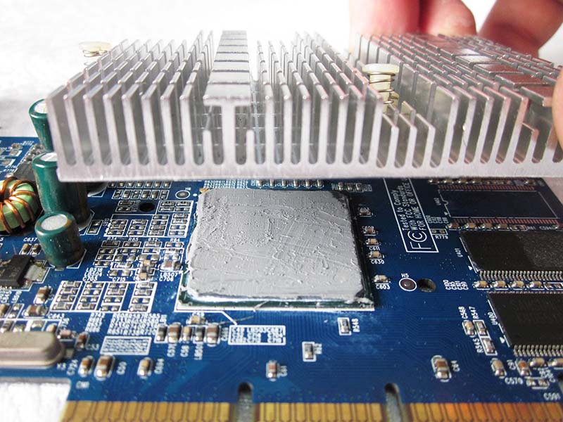 導熱膏與導熱墊：揭秘終極散熱方案