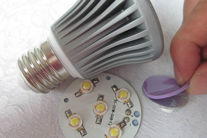 1770364283705486.jpg 導熱墊在led照明中的熱管理應用.jpg